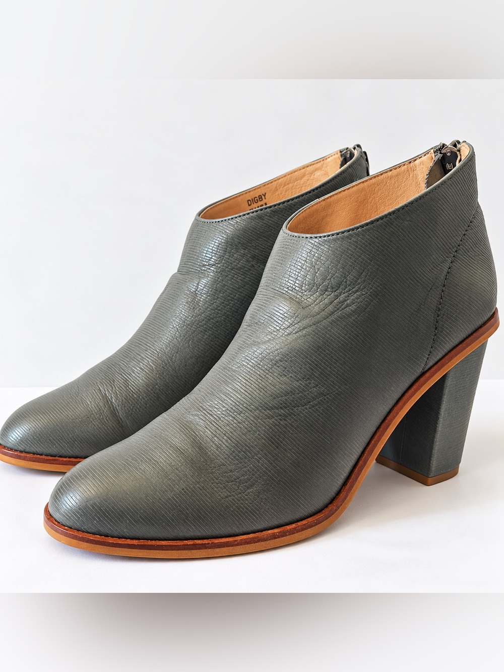 Silent D Digby Gray Leather Women’s Ankle Boots Sz 38 Block Heel Back Zip $149